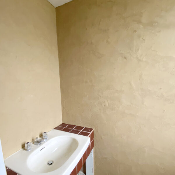 2024年9月  茨城県鹿嶋市 店舗トイレ壁床左官施工工事